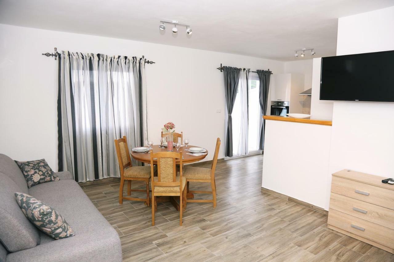 Apartman Tonia Br. 1 *